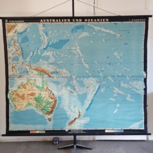 Grote wandkaart van Australië en Oceanië, uitgegeven door Veb Hermann Haack.